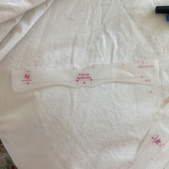 4 for $20: 2 Anastasia Beverly Hills brow stencils and 19 from linkinghome - Picture 4 of 4